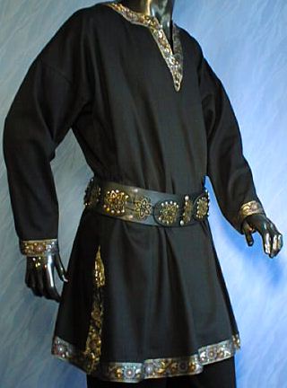 1450 - Long Sleeve Medieval Tunic (black, red, green)